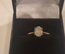 Diamond ring 0.96ct oval diamond GIA cert