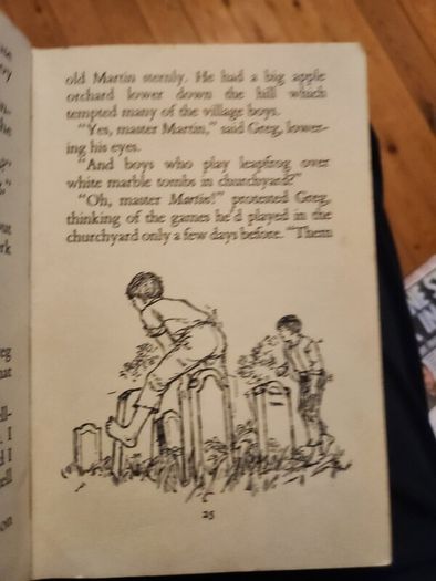 Boneywas A Warrior. By Rosemary Manning. Hardback With Dustjacket In Fair Condition.