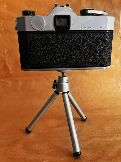 Yashica TL Electro 35mm SLR Film Camera with Vivitar 24mm 2.8 wide angle lens