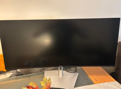 34 inch  curved Monitor with USB hub