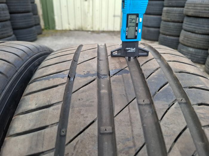 2x 285/45/20 Kumho