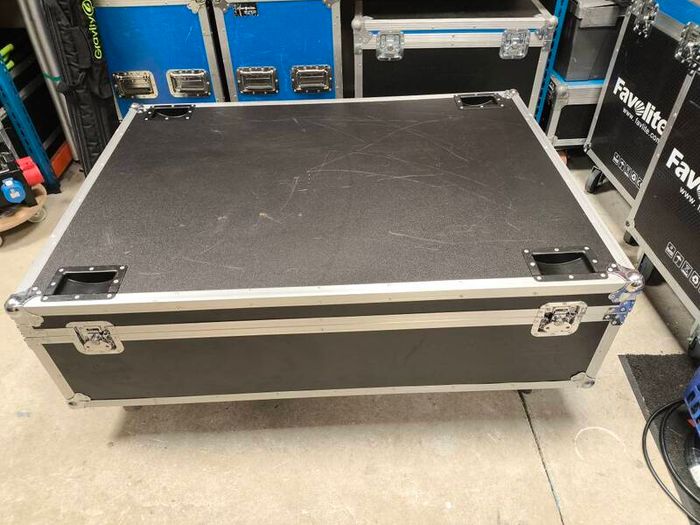Flight case on wheels