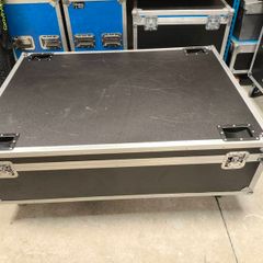 Flight case on wheels