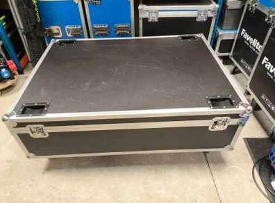 Flight case on wheels