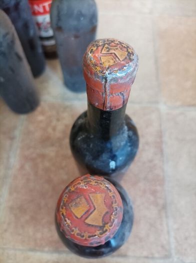 Vintage wood box, Portugal with 8 bottles with content, for display only
