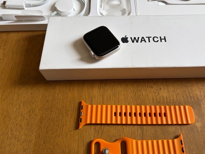 Apple Watch SE 2nd Gen GPS 40mm Starlight Aluminium Case 1 Owner Extras 14pc New Charger Case Strap Band Professional Office Work Lifestyle Fitness Outdoors Elegant Party Event Magnetic Ocean