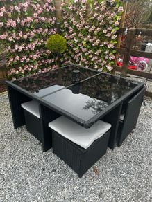 Outdoor table and chairs