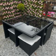 Outdoor table and chairs