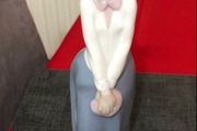 Nao  Lladro lady figure