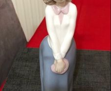 Nao  Lladro lady figure