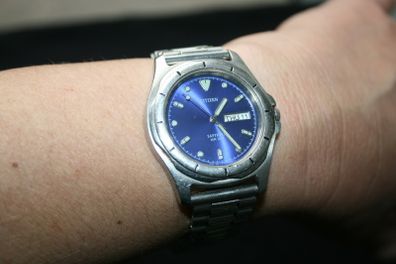 Citizen MENS Watch  Sapphire WR-100 Quartz