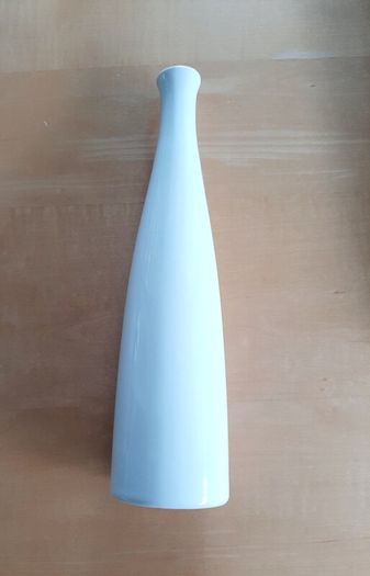 White bud vase