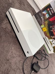 white Xbox 1 s