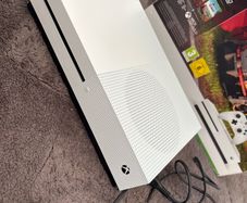 white Xbox 1 s