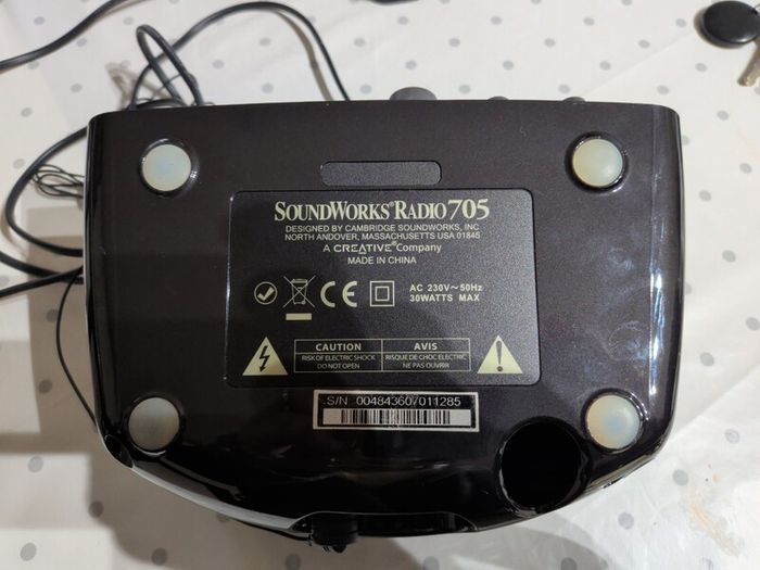 Cambridge SoundWorks / Creative Model 705 AM/FM Tabletop Radio
