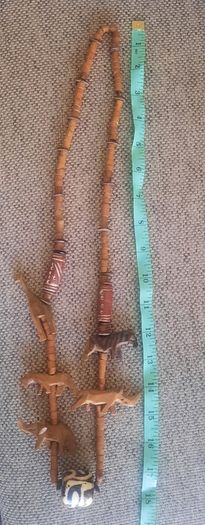 African handmade wooden necklace with giraffe rhino elephant zebra and lion in very good condition with no issues FREE STANDARD POSTAGE INCLUDED