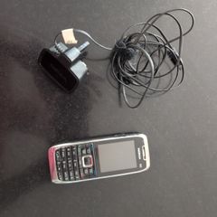 Nokia E51 + charger