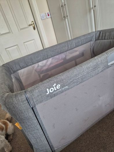 Joie Roomie Co-Sleeper Crib  Excellent Condition