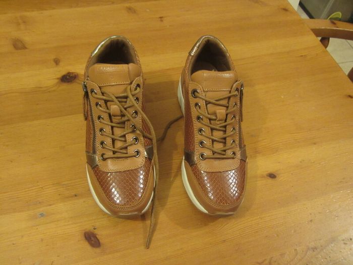 carmela leather trainer   size 4