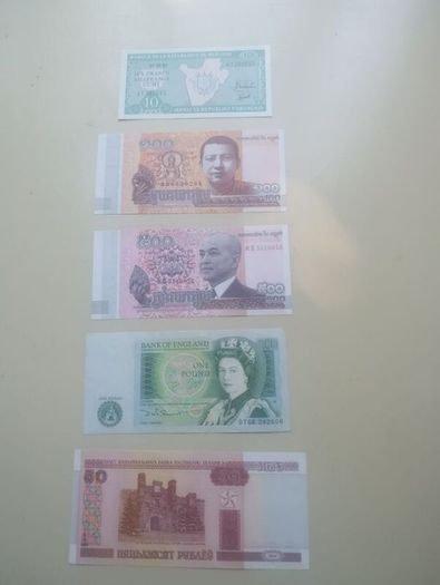 28 World Bankbotes