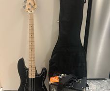 Fender Squier Precision Bass Value Pack