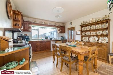 Dining table and chair set
