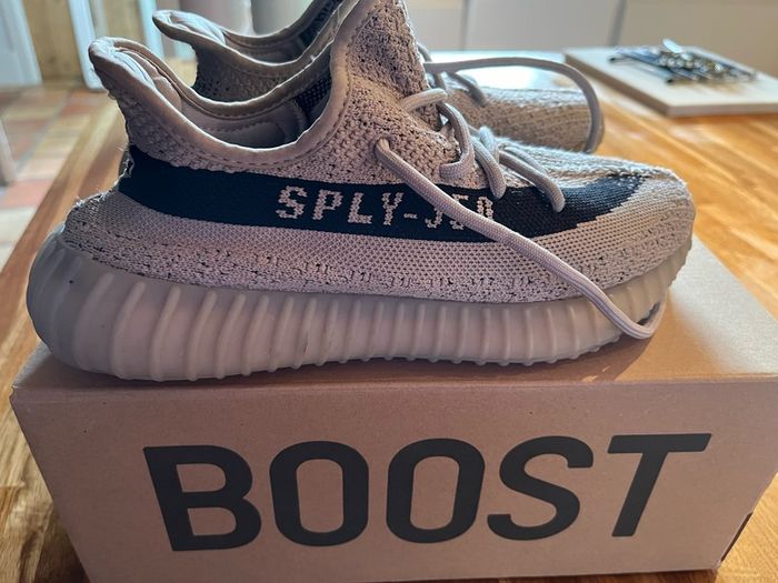Yeezy 350 (Genuine) in box Size 5.5