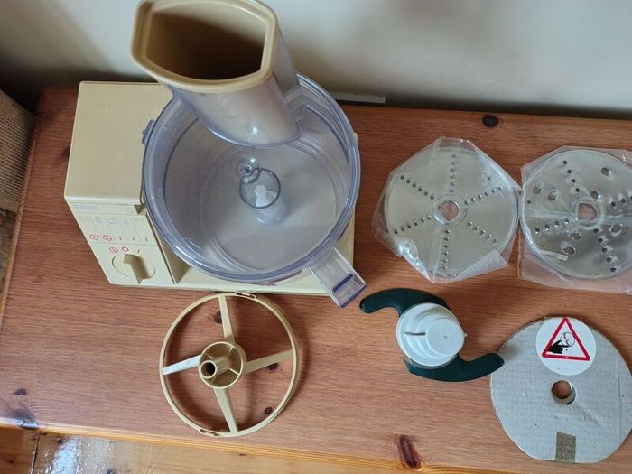 Vintage Philips Food Processor (HR 2374)