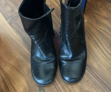 Ladies boots