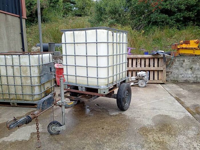 water bowser/ drinker trailer