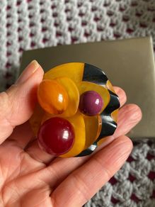 Brooch  - vintage Bakelite brooch