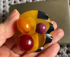 Brooch  - vintage Bakelite brooch