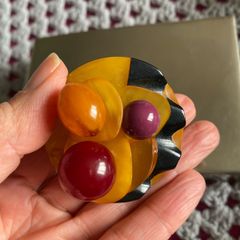 Brooch  - vintage Bakelite brooch