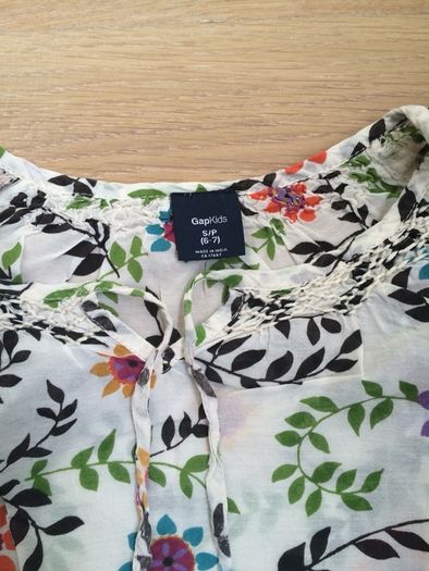 GAP Girls Flowery Blouse age 4-5