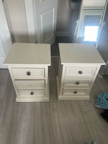 2 Bedside lockers