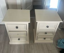 2 Bedside lockers