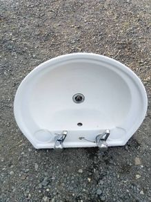 Bathroom sink