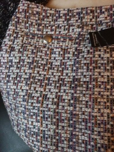 Dunnes  Stores Multi Colour Boucle  Skirt.   S. 14.   B.N.W.T.