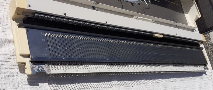 Chunky Electronic Knitting machine