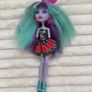 Monster High Doll Electrified Monstrous Twyla Boogeyman Hair Raising Ghouls Used NO HANDS Please look at the pictures Image 2