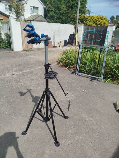 Bike repair stand
