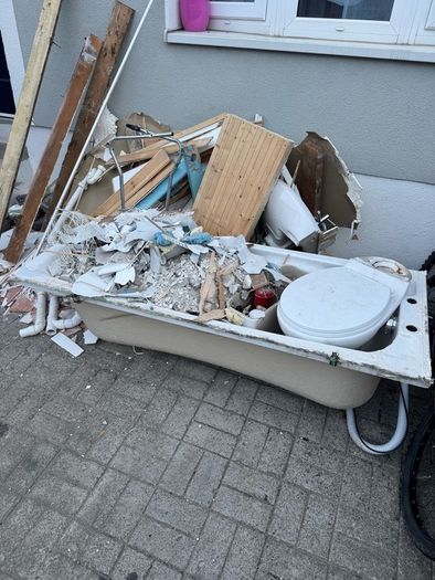 Free bath, sink and toilet