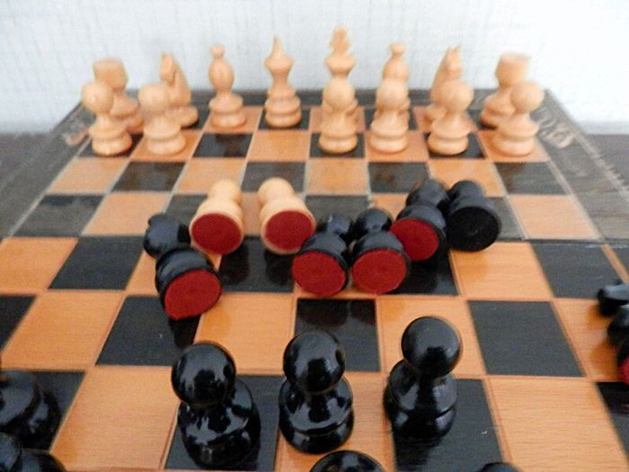 Vintage Wooden Chess / Backgammon Set 34 euro