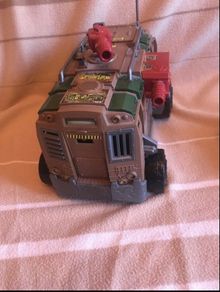 Teenage mutant ninja turtle and shellraiser van