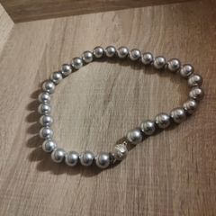 pearl necklace
