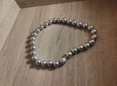 pearl necklace