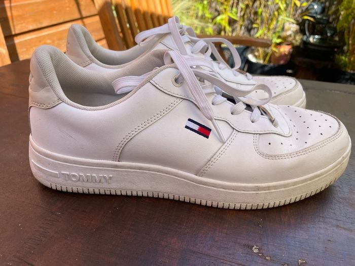 Tommy Hilfiger size 7.5