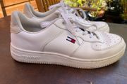 Tommy Hilfiger size 7.5