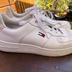 Tommy Hilfiger size 7.5