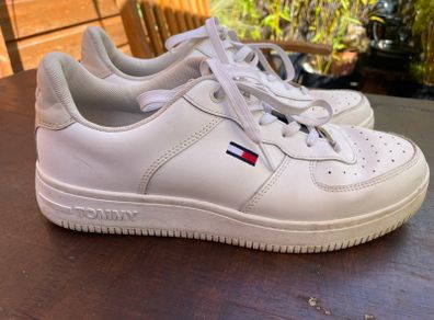 Tommy Hilfiger size 7.5